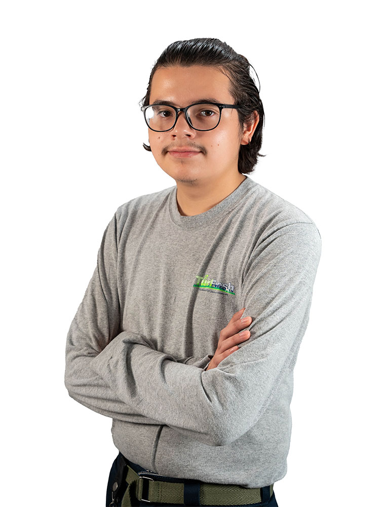 Giovanny Limonés – Warehouse | Turfresh Giovanny Limonés - Warehouse